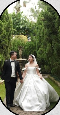 Bahçede gelin ve damat